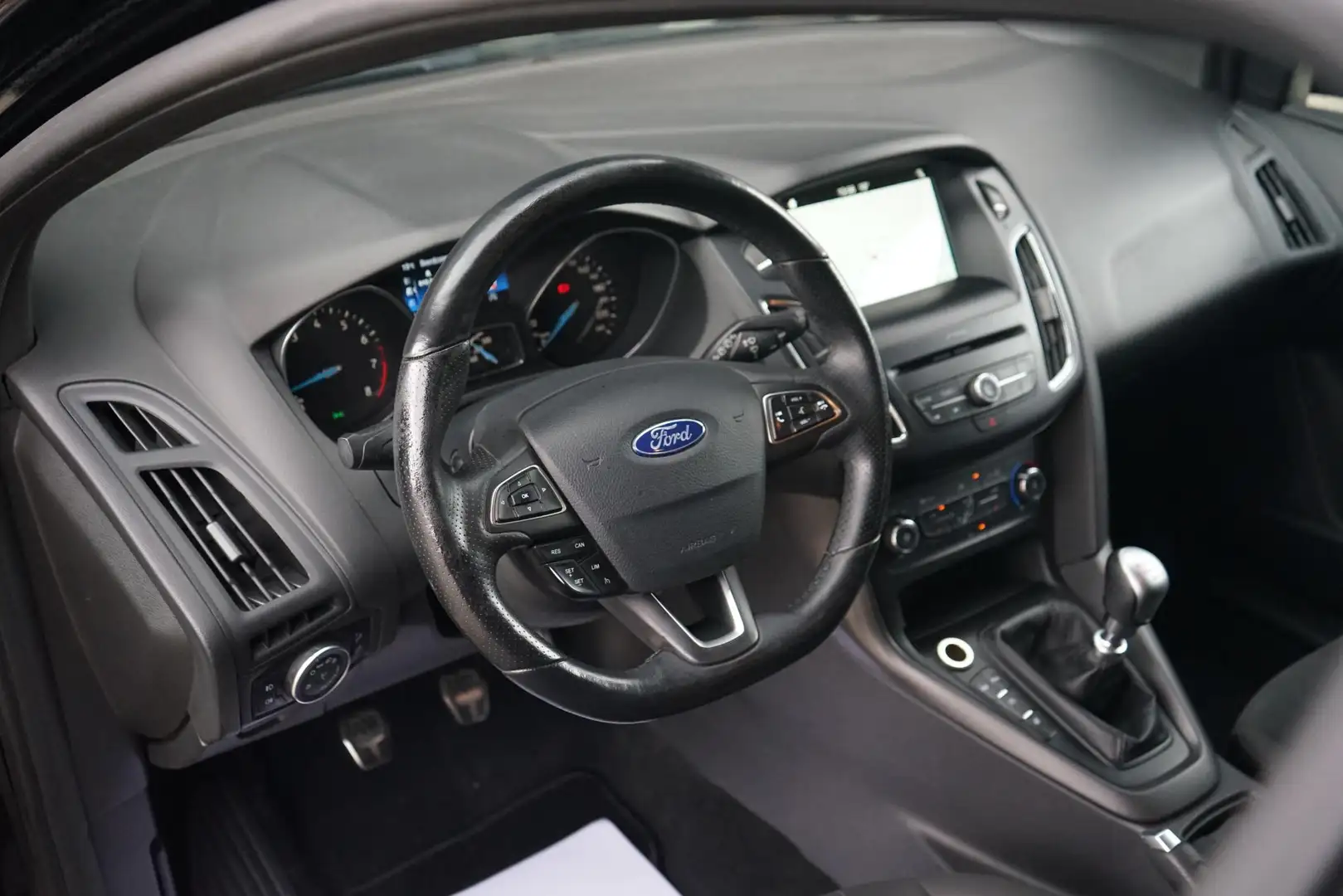 Ford Focus Wagon 1.0 St-line , AppleCarplay, Camera, PDC, Nie Noir - 2