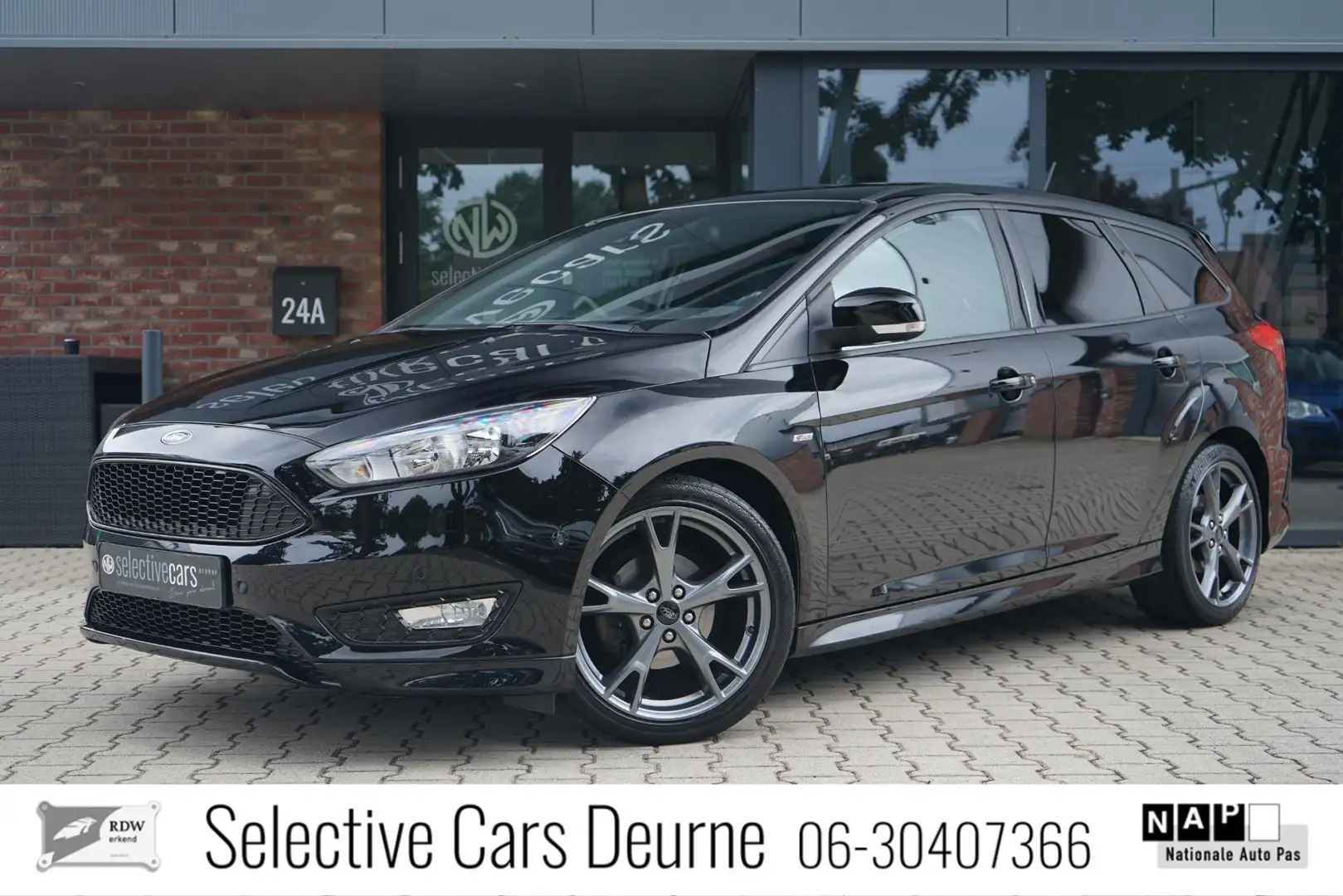 Ford Focus Wagon 1.0 St-line , AppleCarplay, Camera, PDC, Nie Noir - 1