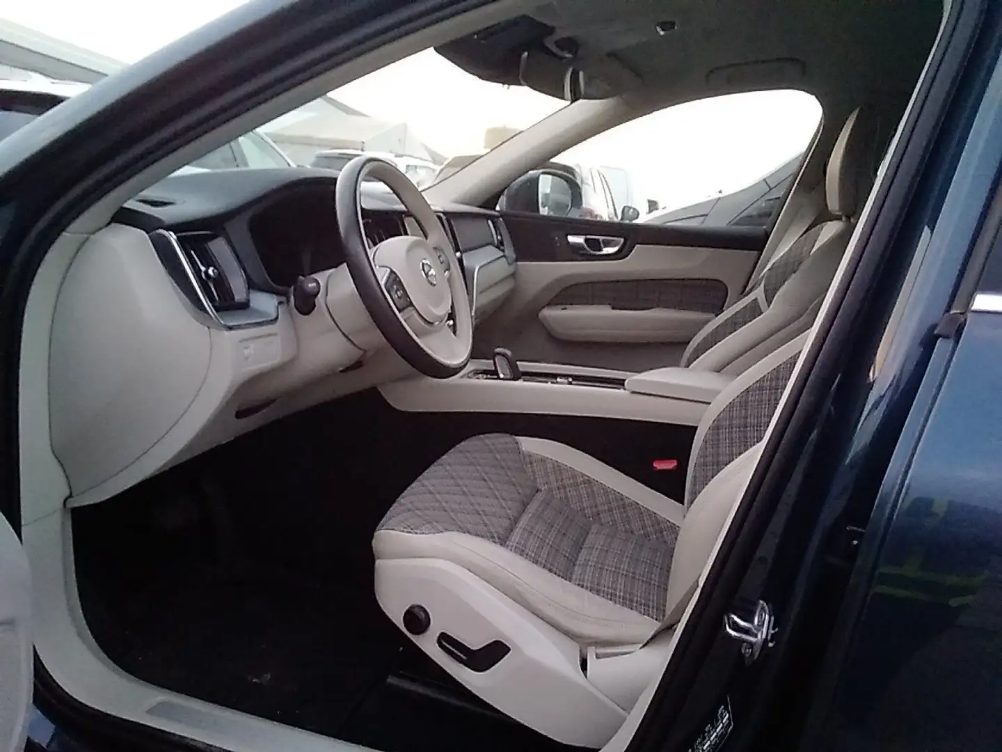 Volvo XC60 B4 Momentum Pro FWD Aut. Azul - 1