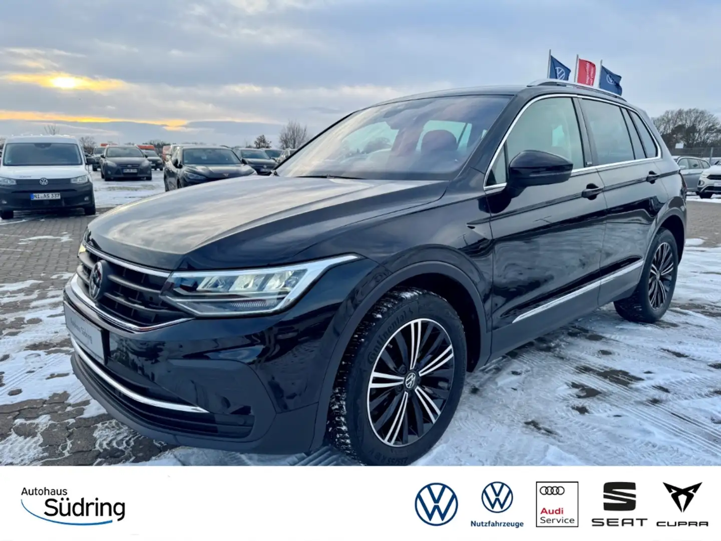 Volkswagen Tiguan 1,5 TSI Move DSG AHK Navi LED ACC Rfk. Schwarz - 1