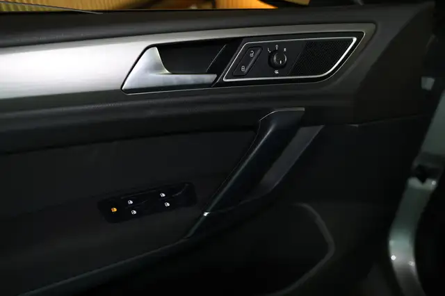 Volkswagen Golf Sportsvan view 12