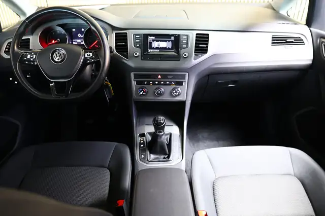 Volkswagen Golf Sportsvan view 2