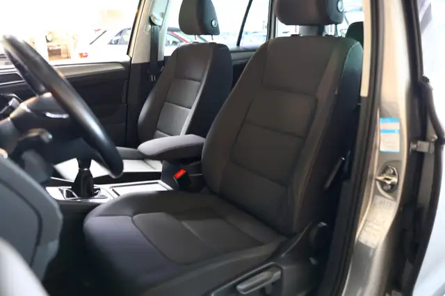 Volkswagen Golf Sportsvan view 27
