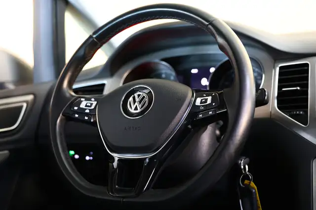 Volkswagen Golf Sportsvan view 28