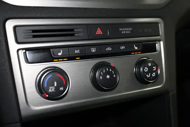 Volkswagen Golf Sportsvan view 23
