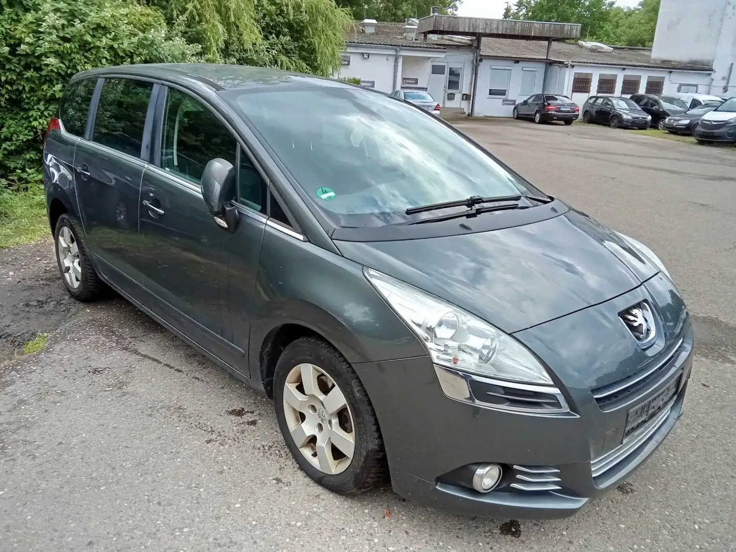Peugeot 5008 Active Šedá - 2