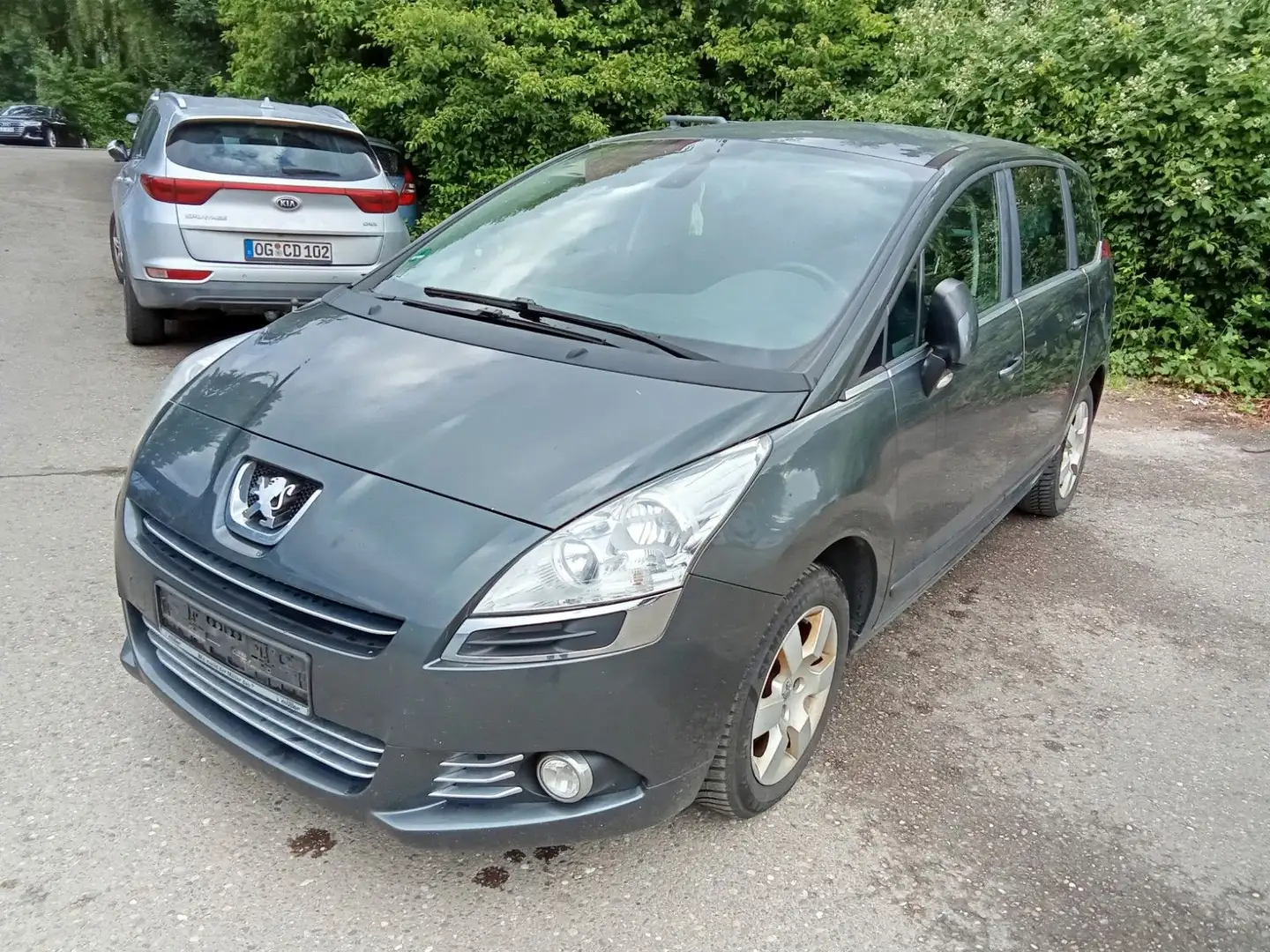 Peugeot 5008 Active Šedá - 1