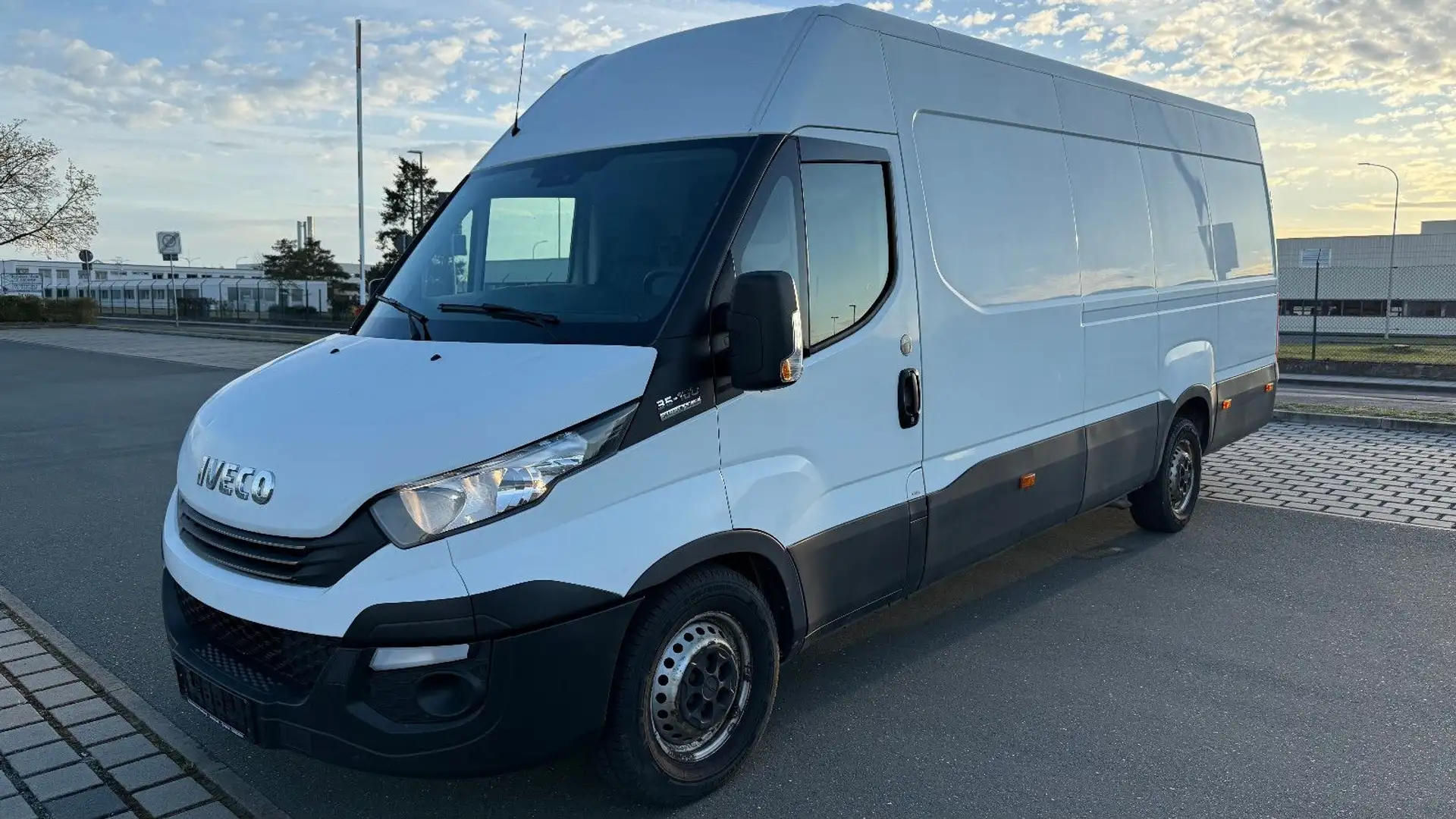 Iveco Daily Kasten HKa 35 S ... V Radstand 4100 Blanco - 1