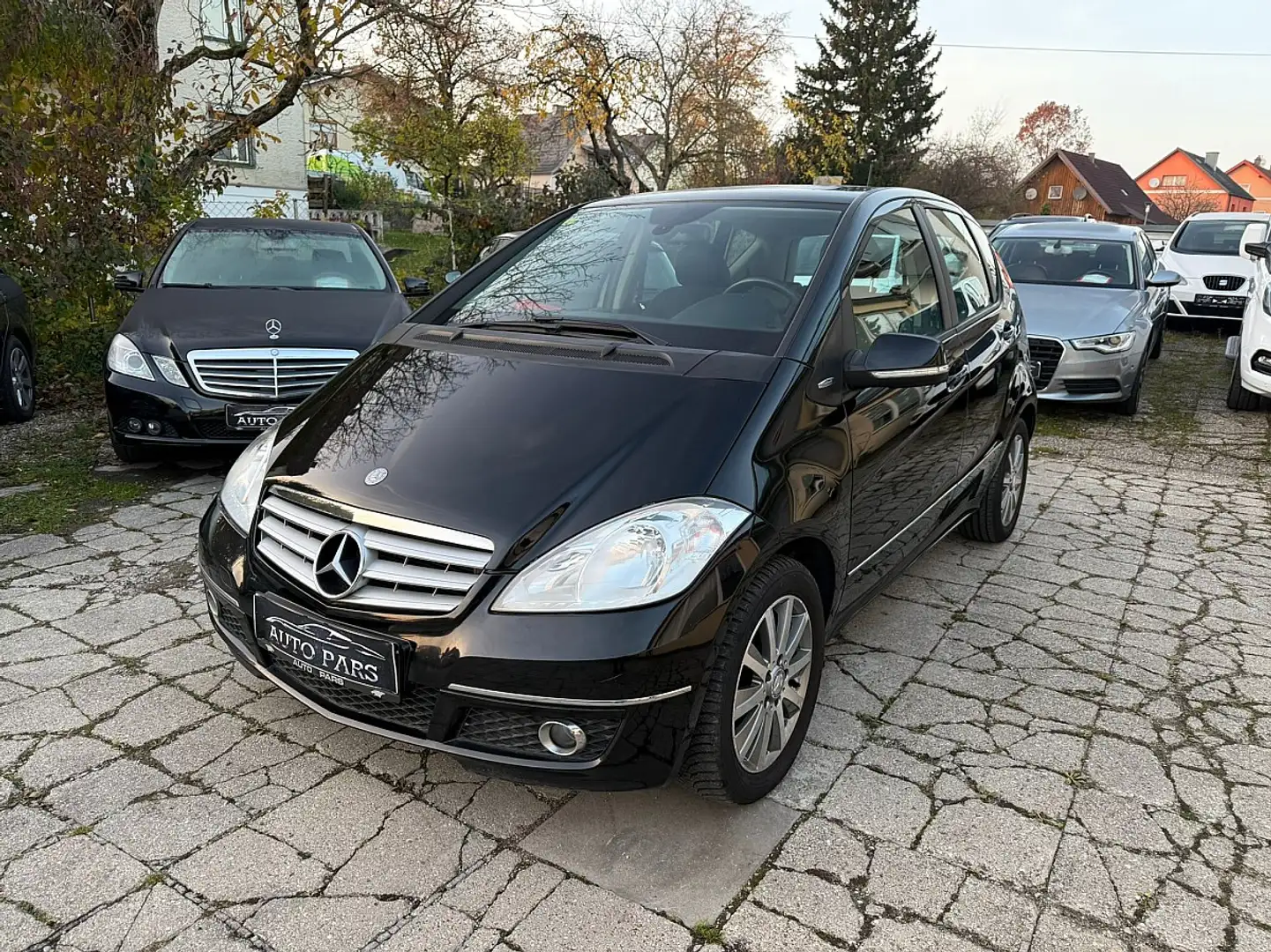 Mercedes-Benz A 180 CDI AVANTGARDE-ERSTBESITZ-LEDER-PANORAMADACH Schwarz - 1