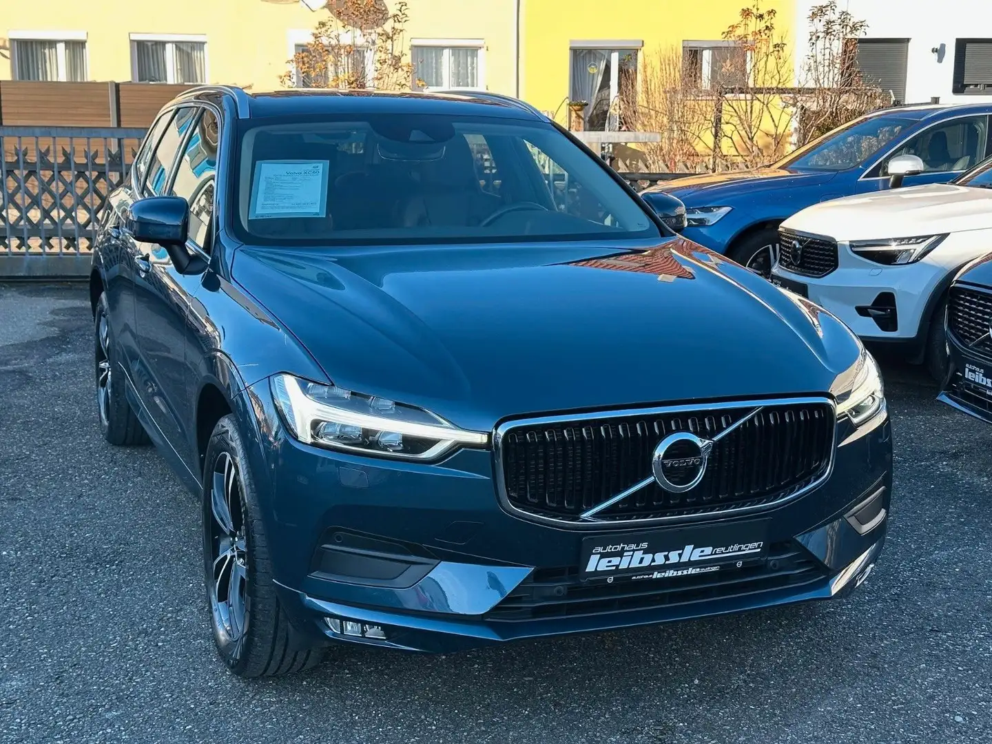 Volvo XC60 B5 Diesel Momentum Pro AWD Blau - 1