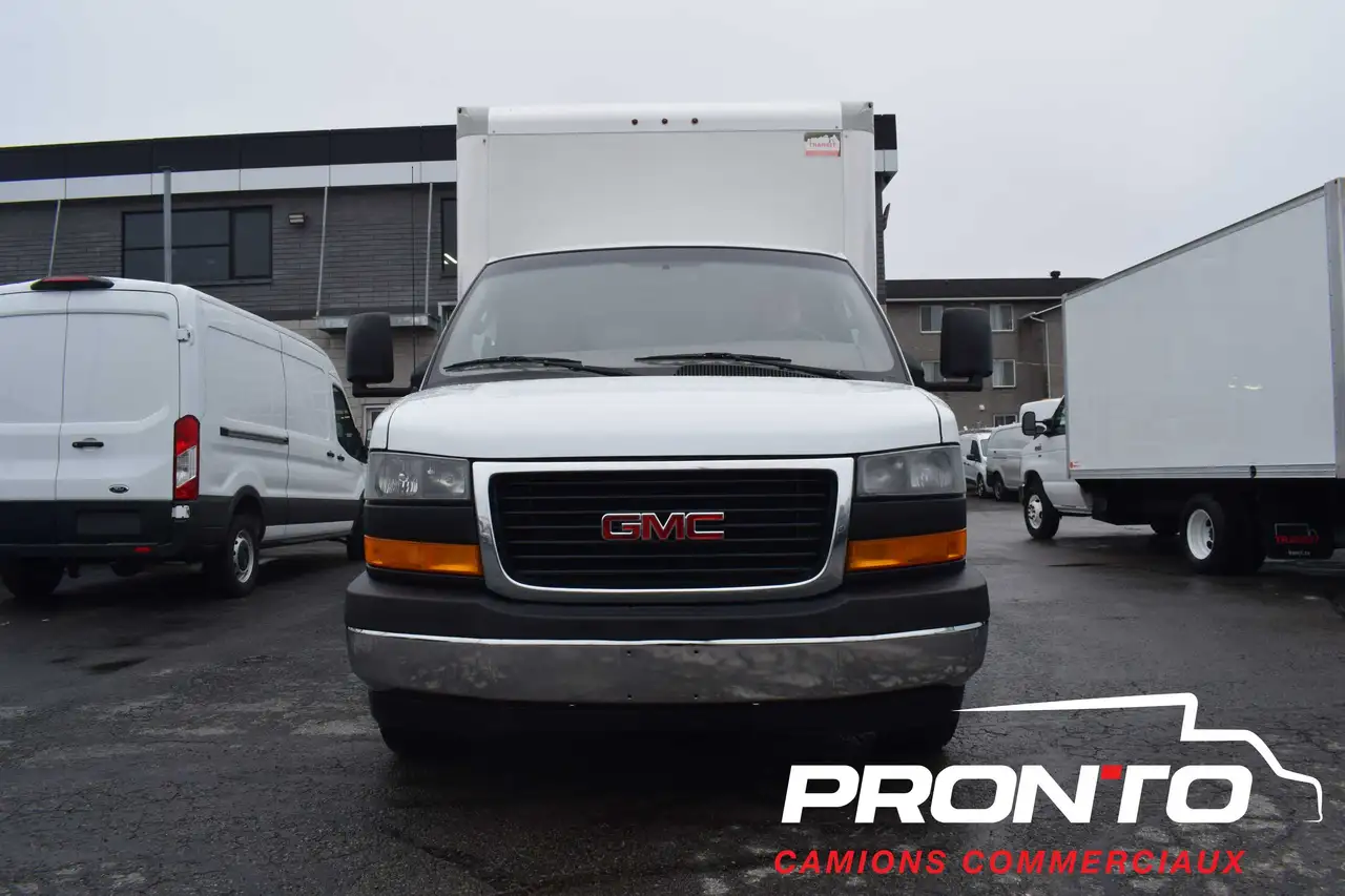 GMC Savana снимка GMC Savana