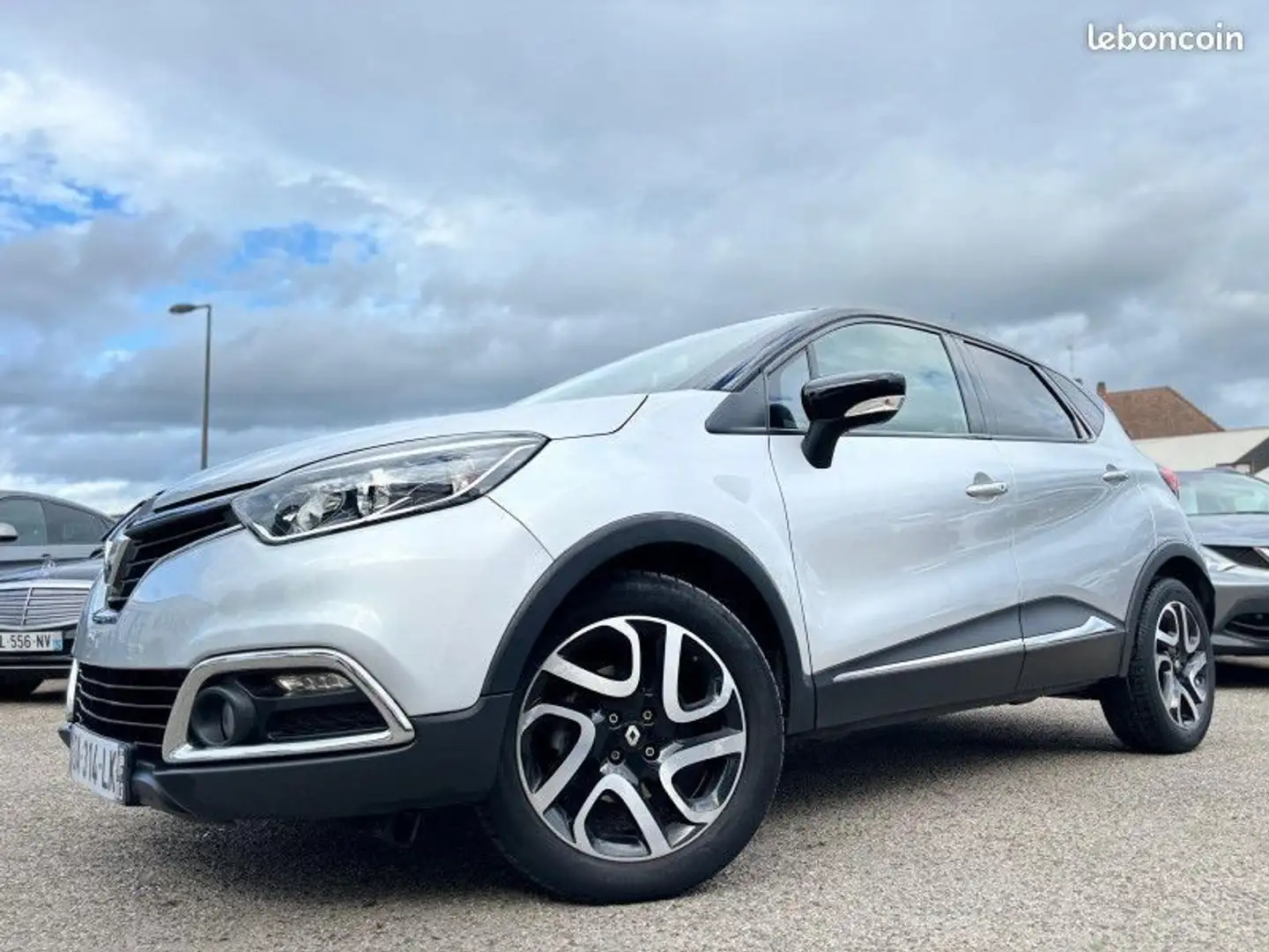 Renault Captur 1.2 TCE 120CH ZEN EDC Šedá - 1