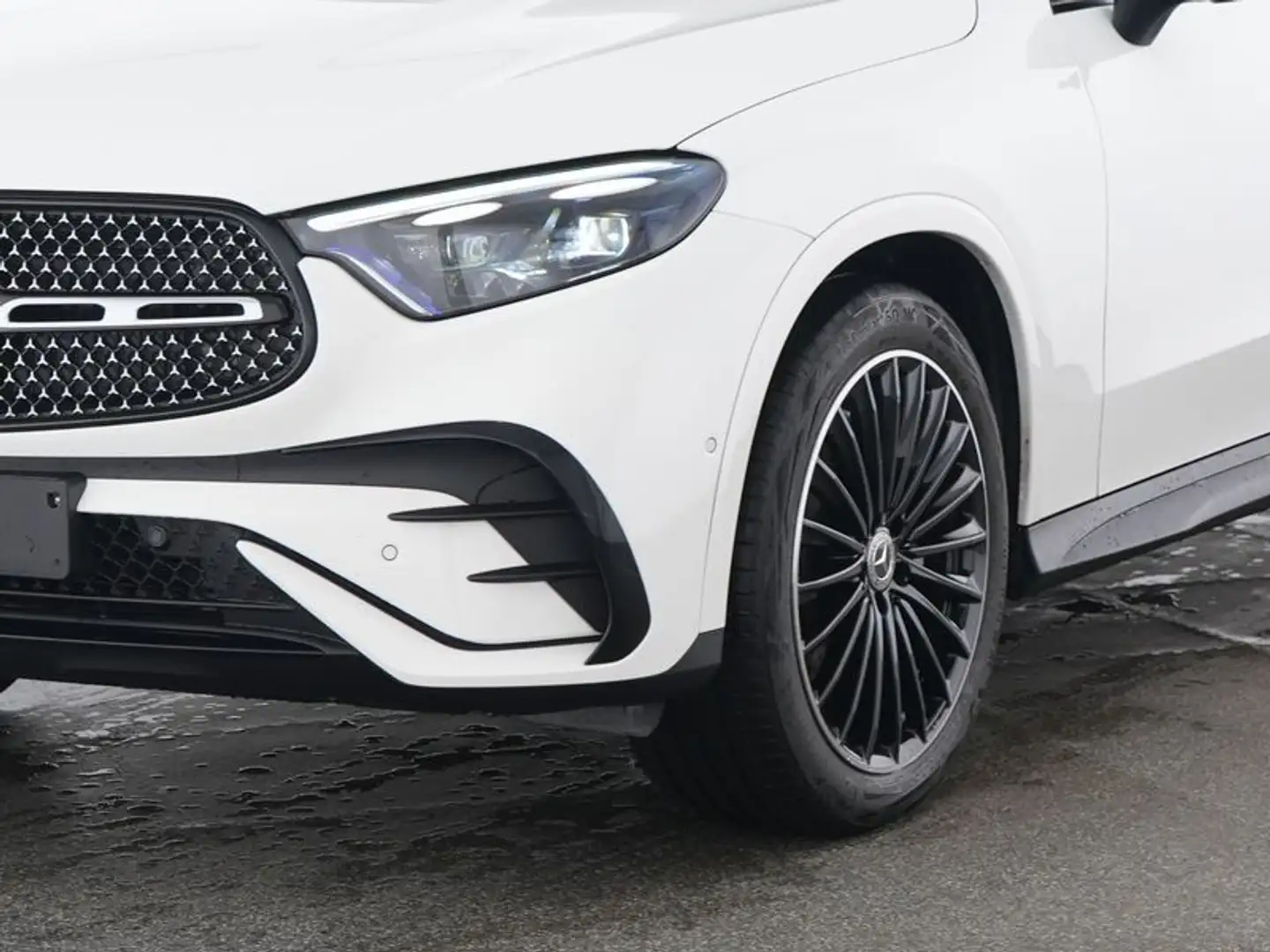 Mercedes-Benz GLC 300 d 4M Coupe AMG Plus*AHK*Pano*20"*Carbon* Weiß - 2