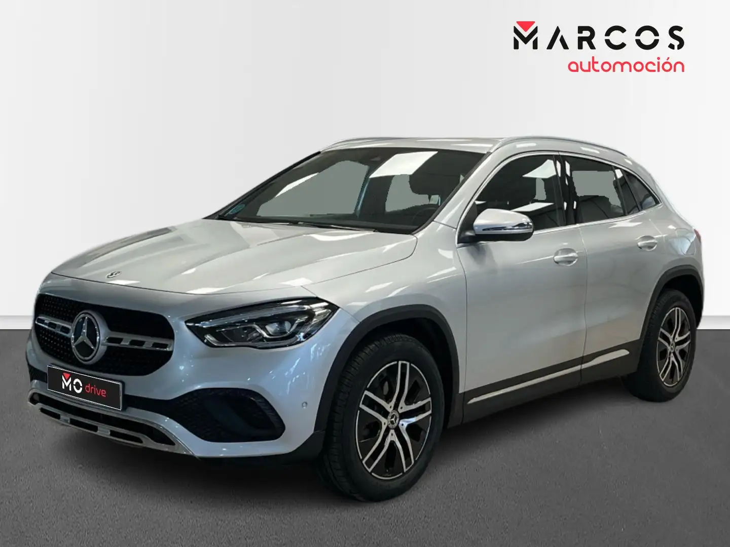 Mercedes-Benz GLA 180 Plateado - 1