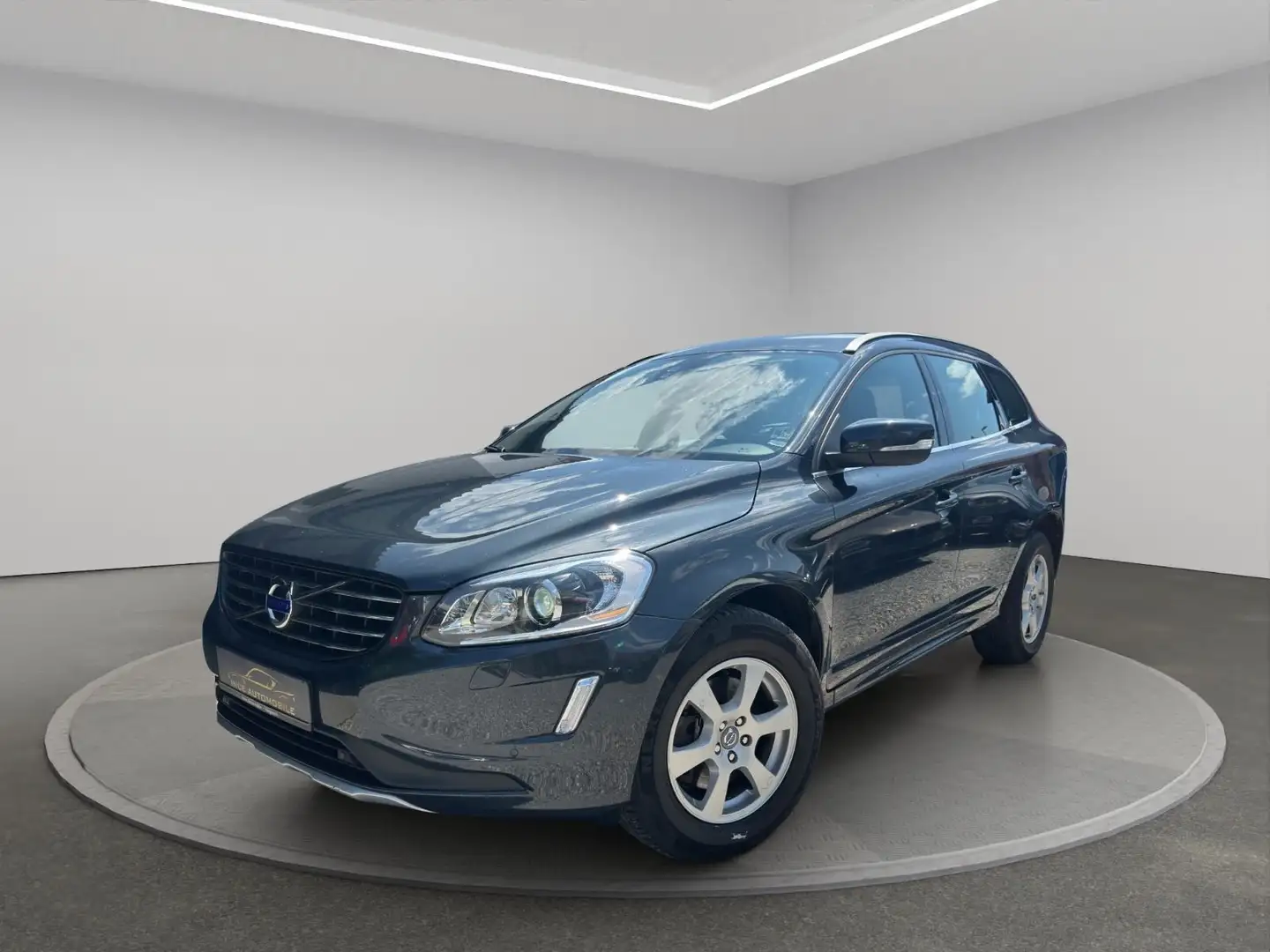 Volvo XC60 Momentum 2WD*2Hand*Automatik*EURO6* Grijs - 1