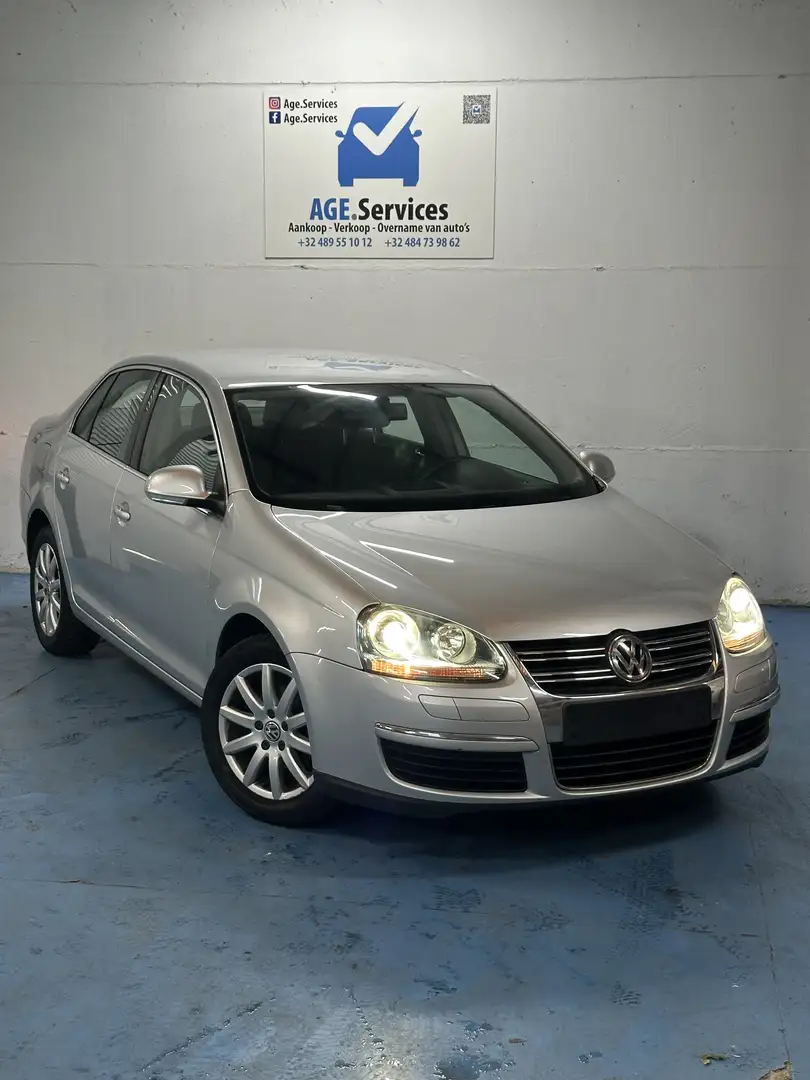 Volkswagen Jetta 1.6i FSI Comfortline ****12 mois garantie**** Argent - 2