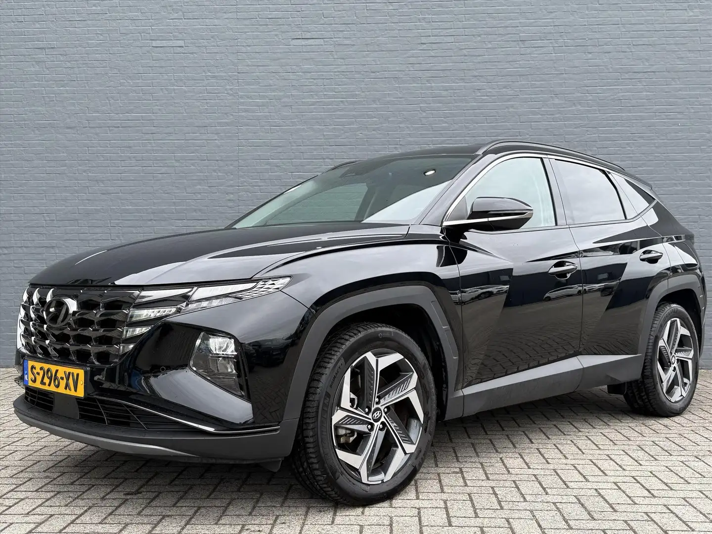 Hyundai TUCSON 1.6 T-GDi PHEV 265pk AWD Automaat Comfort Smart | Zwart - 2
