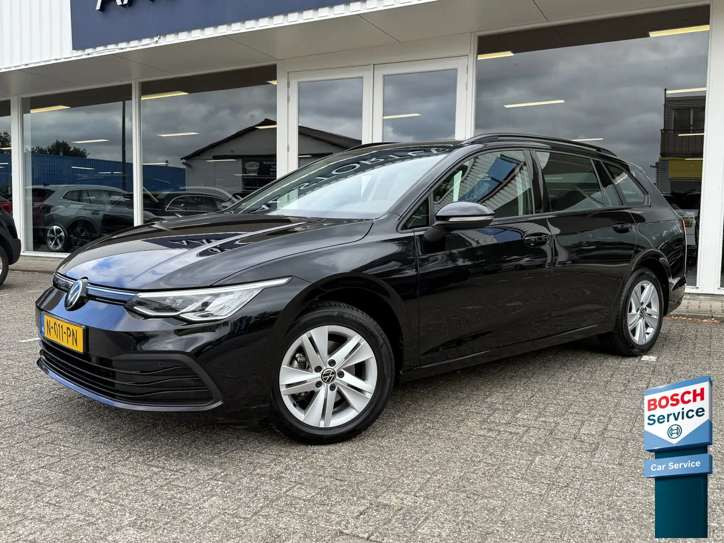 Volkswagen Golf Variant 1.0 eTSI Life | Automaat | Adaptive Cruise | LED | Zwart - 1