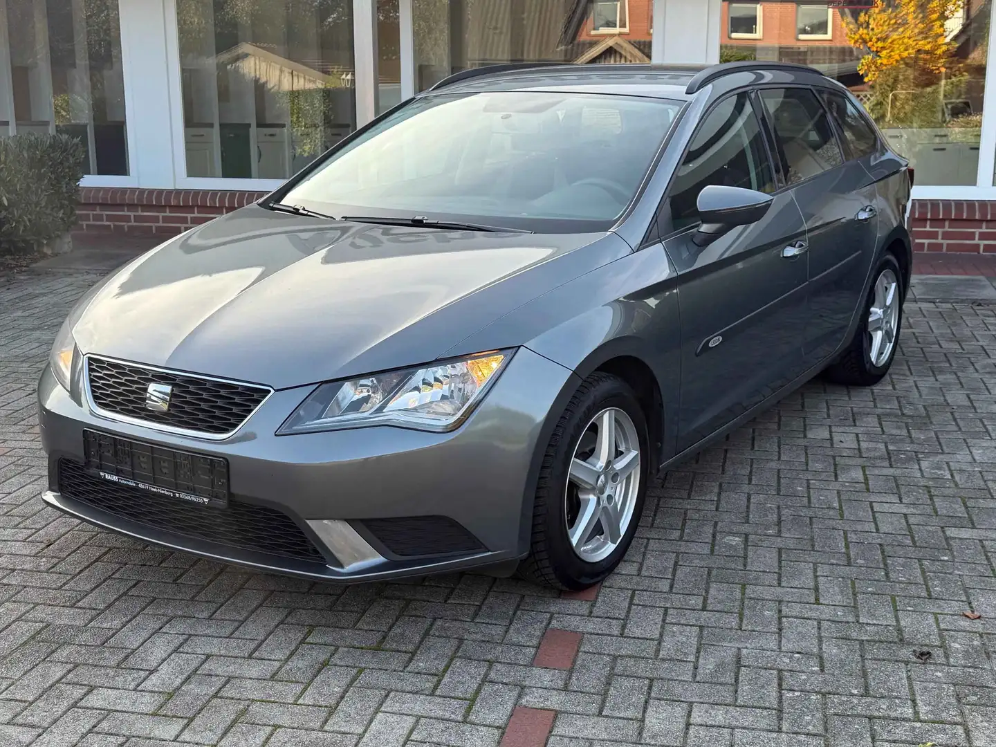 SEAT Leon Reference Grau - 1