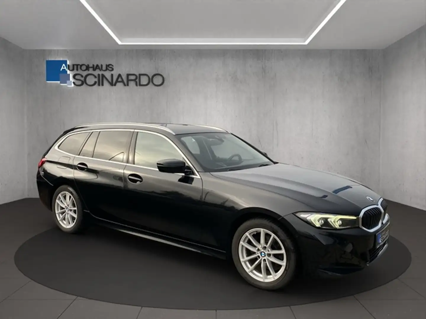 BMW 318 d Touring *Navi*LiveCockpit Plus*RFK*LED* Zwart - 2