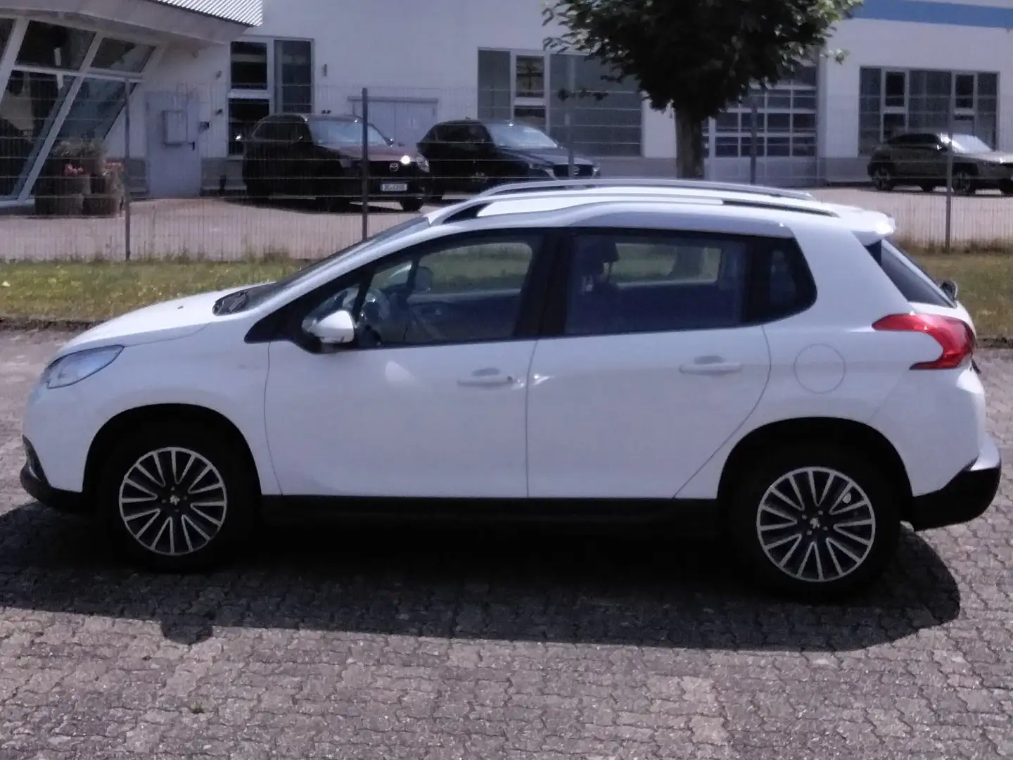 Peugeot 2008 PureTech 110 Stop Blanc - 2