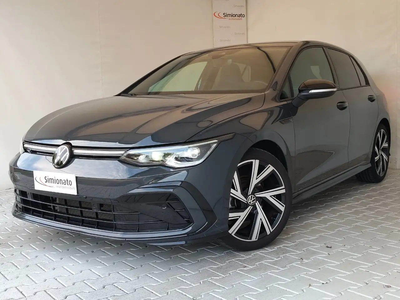 Volkswagen Golf 1.5 etsi evo R-Line 150cv dsg — photo 1 of 15
