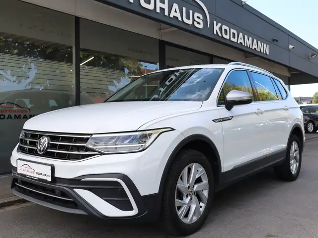 Volkswagen Tiguan Allspace view 6
