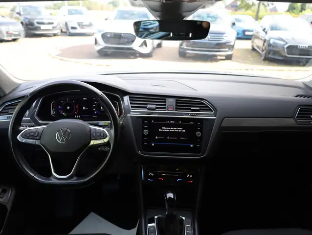 Volkswagen Tiguan Allspace view 18