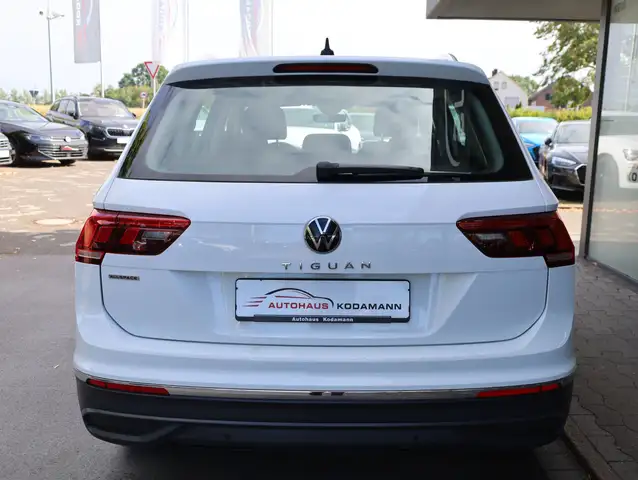 Volkswagen Tiguan Allspace view 9