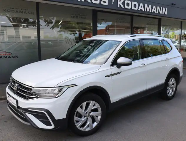 Volkswagen Tiguan Allspace view 2