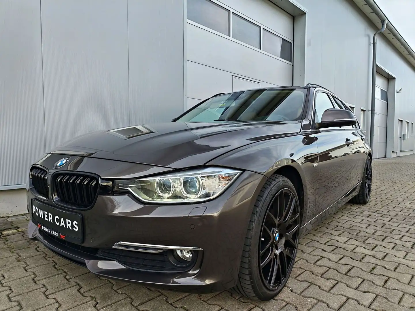 BMW 320 d*Luxury*Leder*HUD*Kamera*Xenon*Navi*DAB Brun - 1