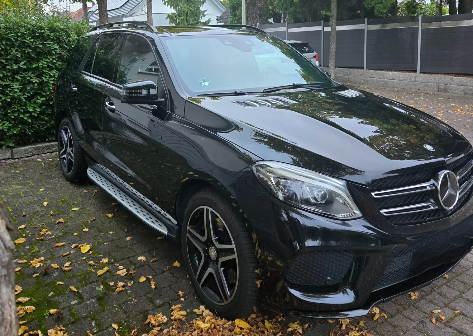Mercedes-Benz GLE 500 GLE 500 4Matic 9G-TRONIC AMG Line Schwarz - 2