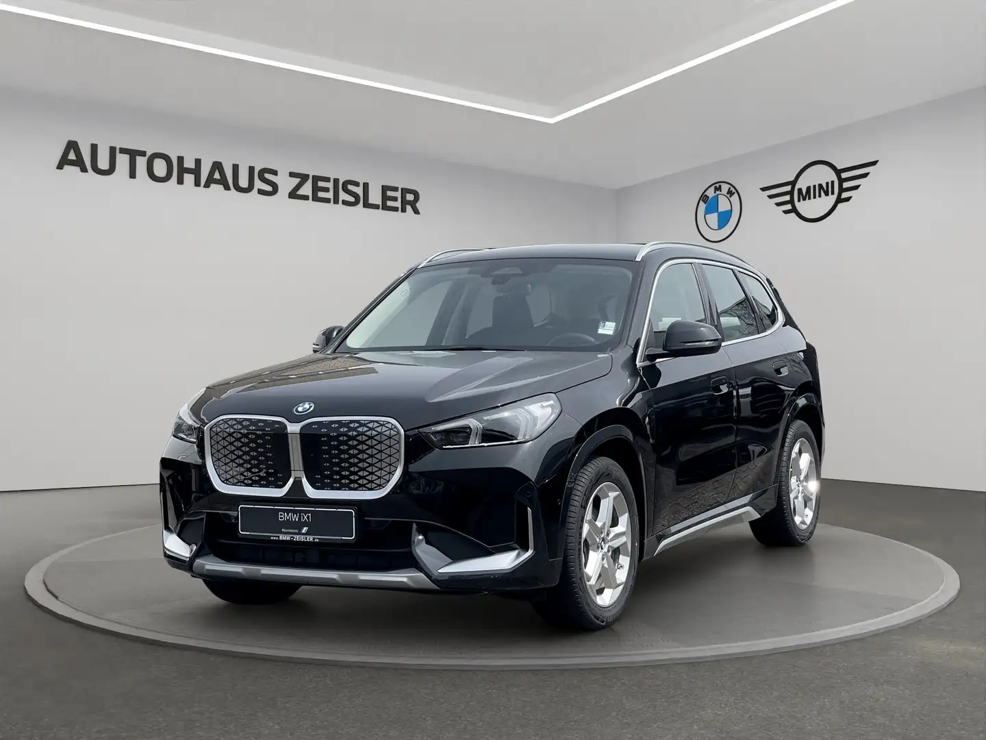 BMW iX1 eDrive20 xLine SOFORT! 18"LM Premiumpaket Shz LED Schwarz - 1