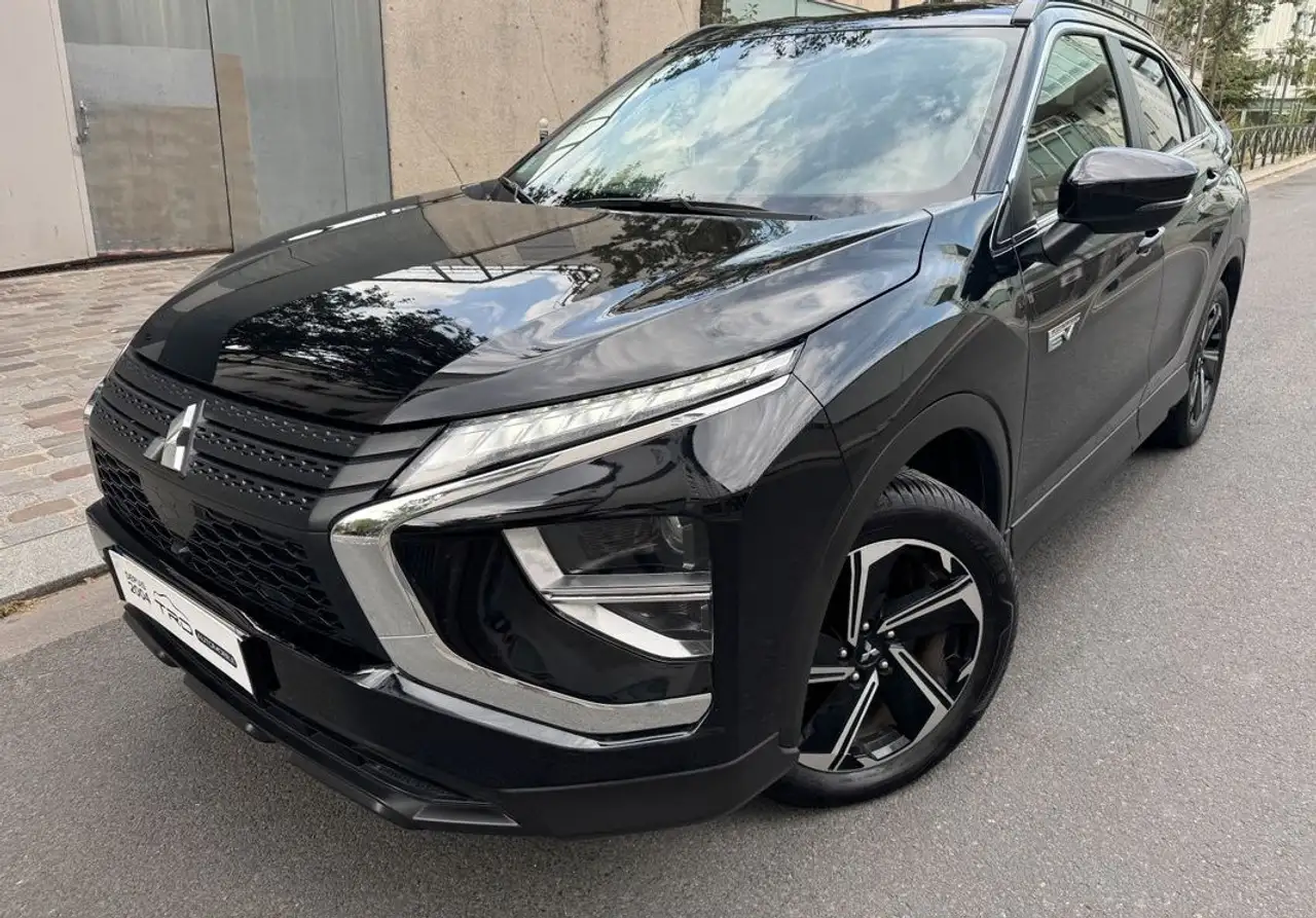 Mitsubishi Eclipse Cross (2) 2.4 mivec phev twin motor 4wd invite — photo 1 of 10
