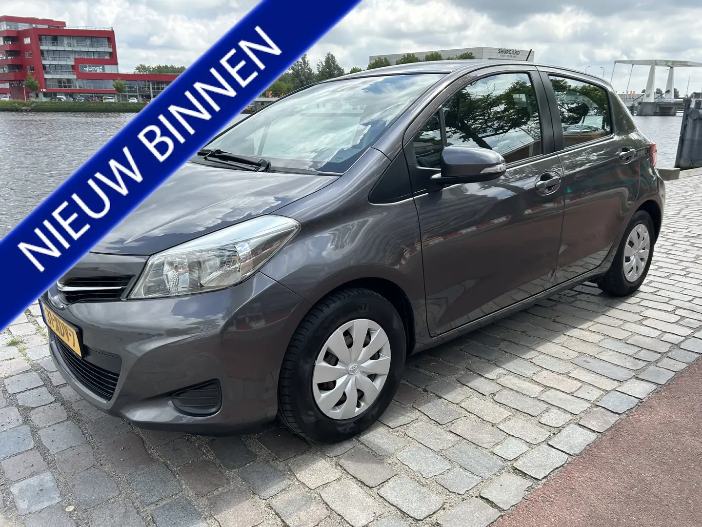 Toyota Yaris 1.0 VVT-i Aspiration 5drs. Airco/ECC Camera Grey - 1