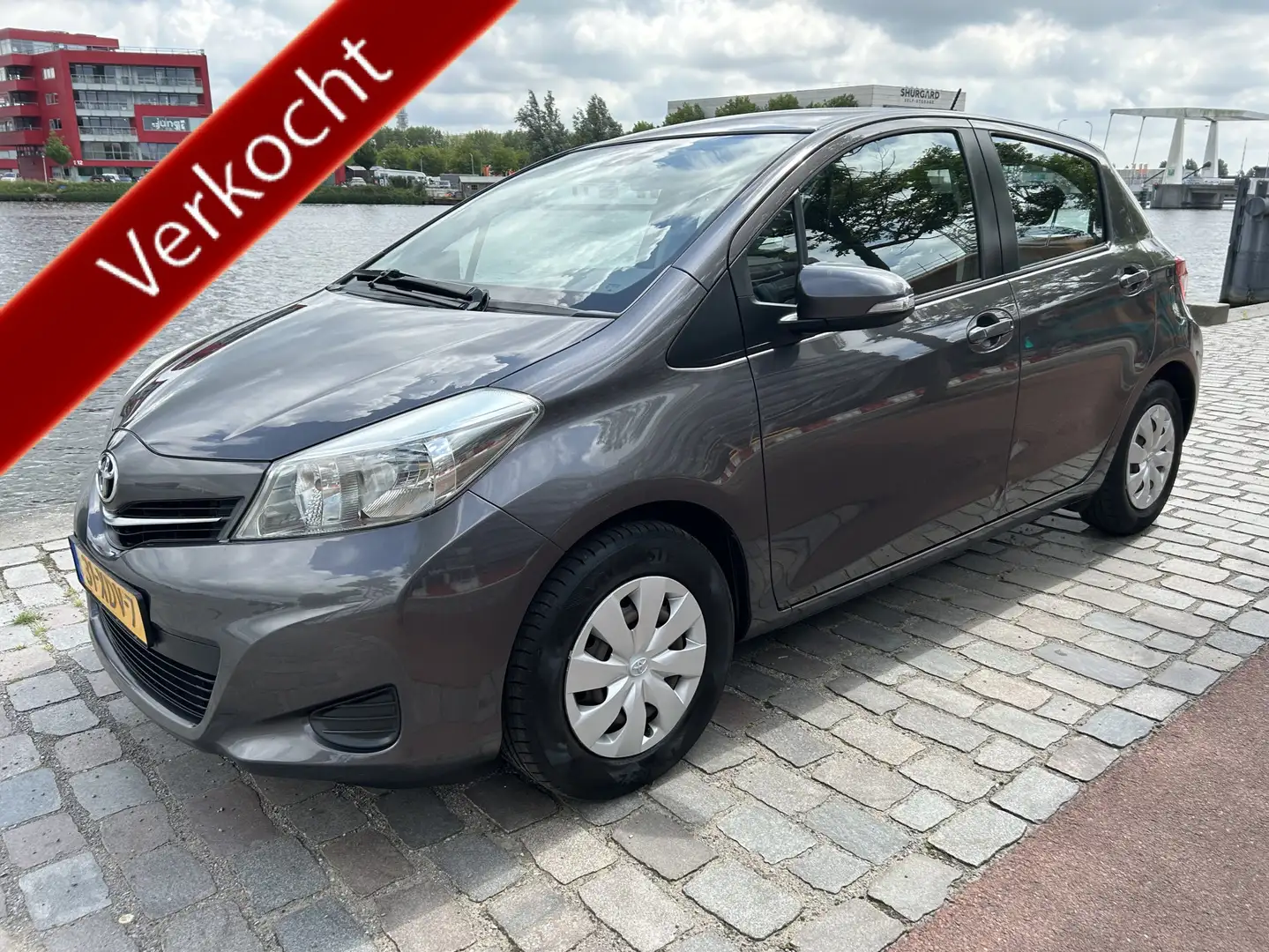 Toyota Yaris 1.0 VVT-i Aspiration 5drs. Airco/ECC Camera Gri - 1