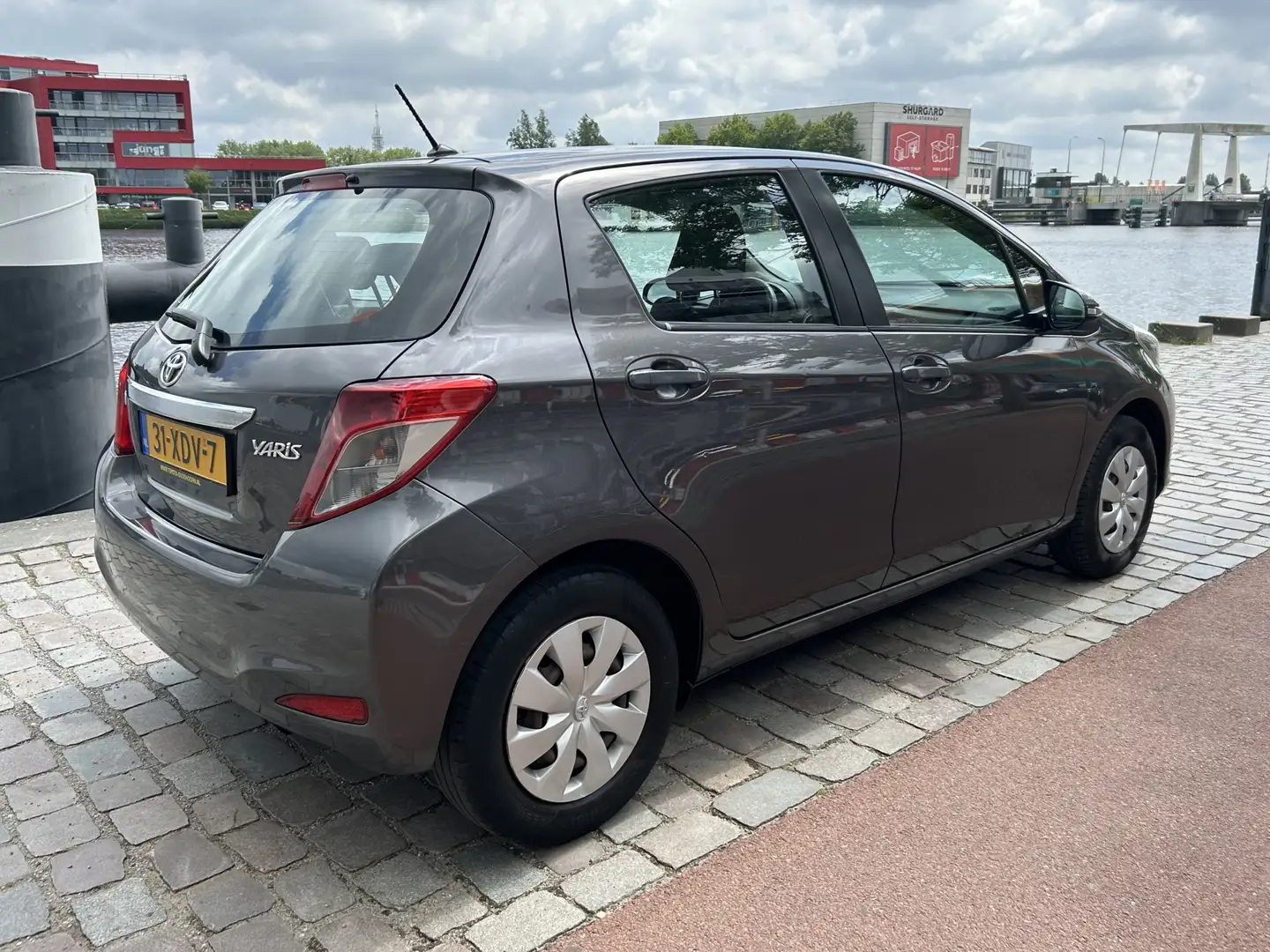 Toyota Yaris 1.0 VVT-i Aspiration 5drs. Airco/ECC Camera Grey - 2