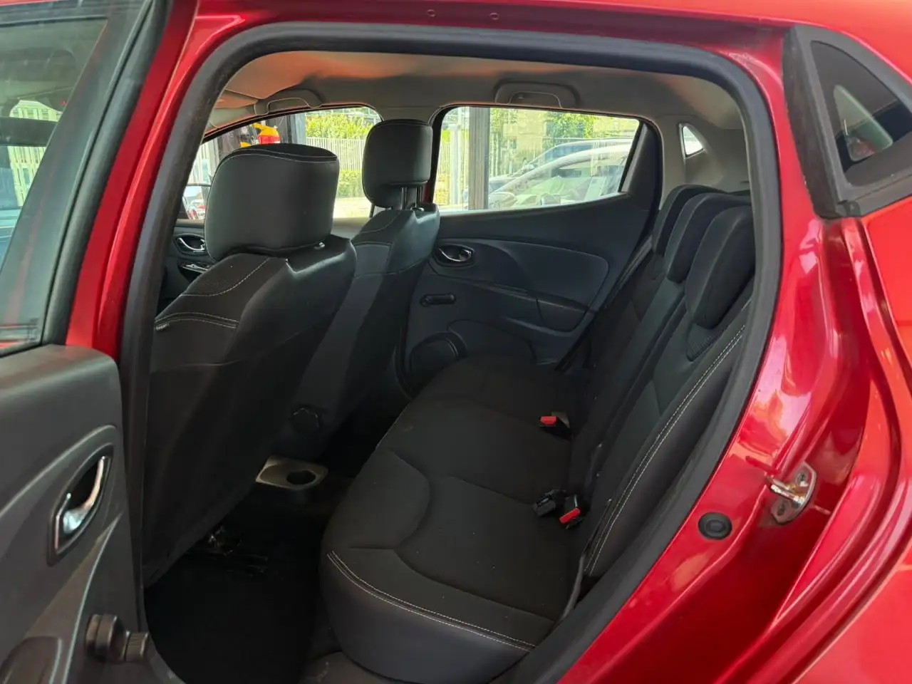 Renault Clio Citadine 5 portes — photo 8