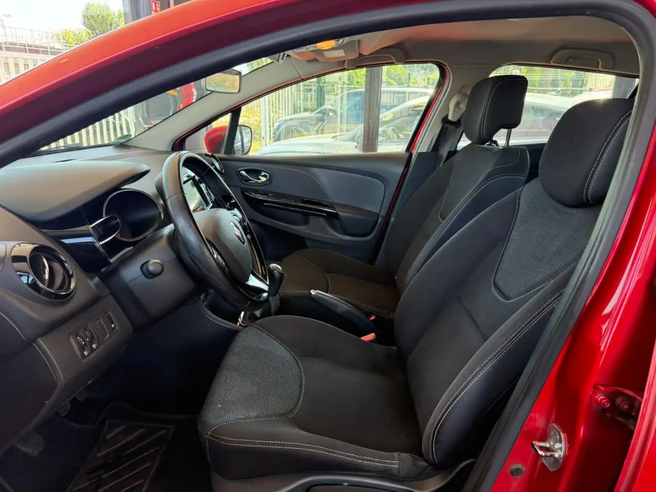 Renault Clio Citadine 5 portes — photo 14