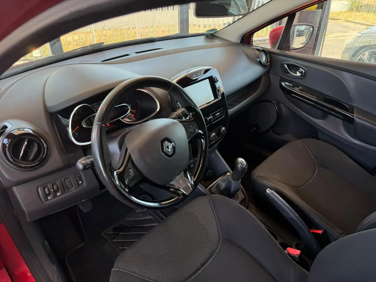 Renault Clio Citadine 5 portes — photo 9