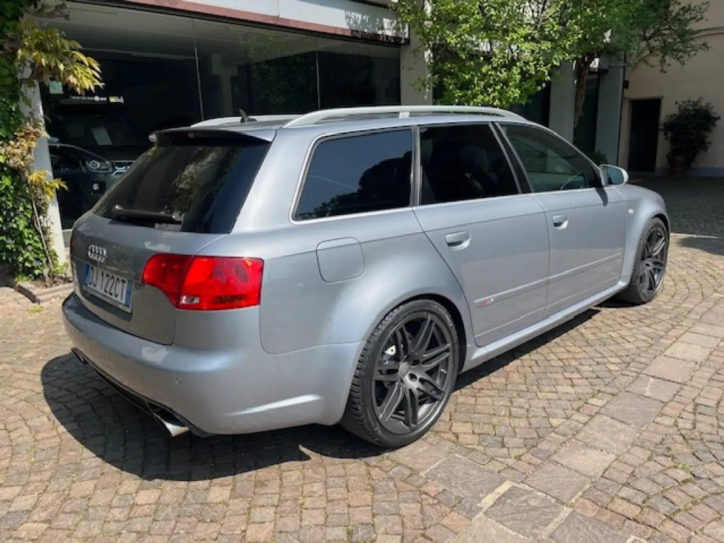 Audi RS 4 4.2 V8 Avant quattro Grau - 2