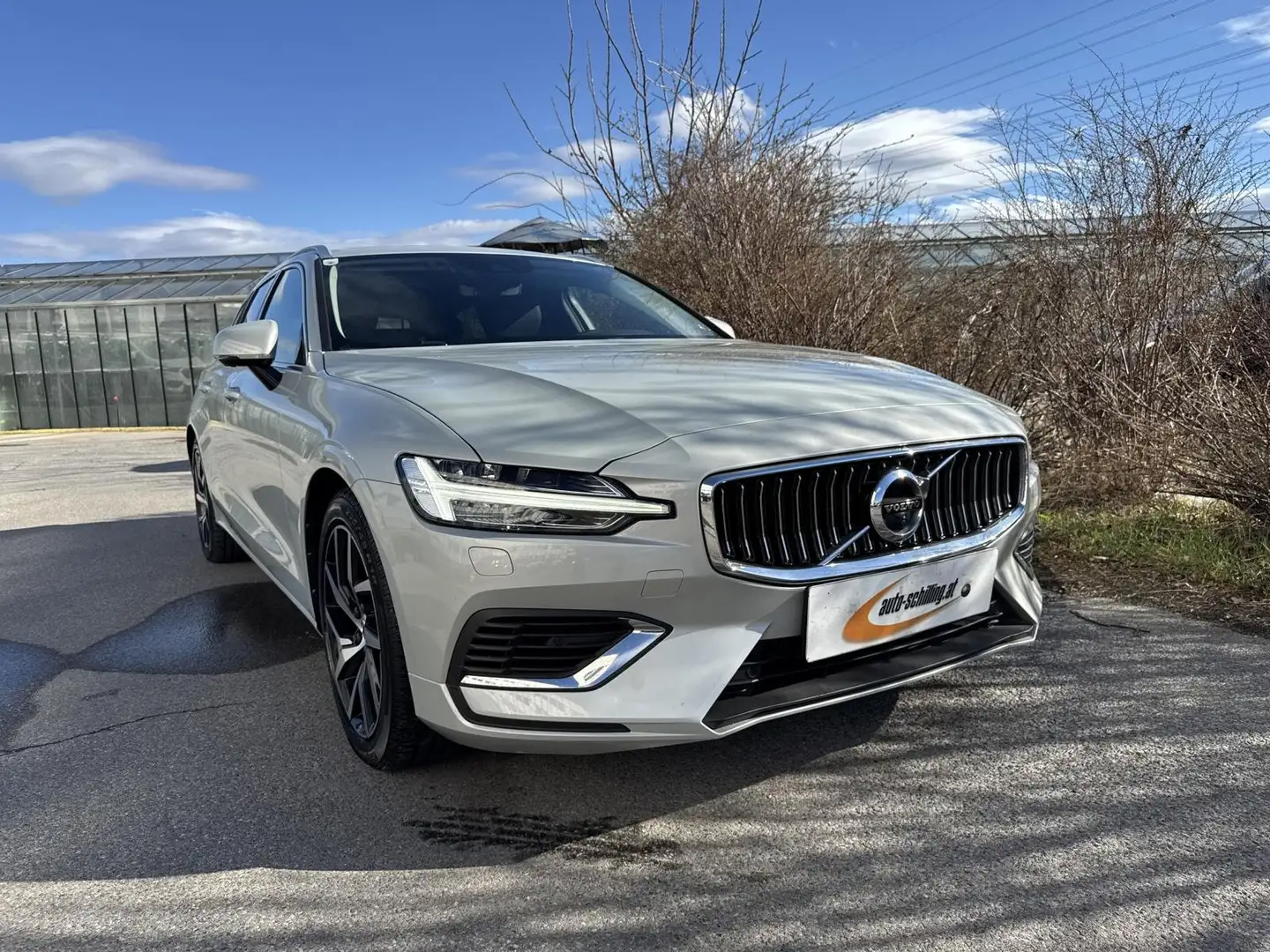 Volvo V60 Inscription PlugInHybrid AWD AUTOM. *viele Extras* Grau - 1