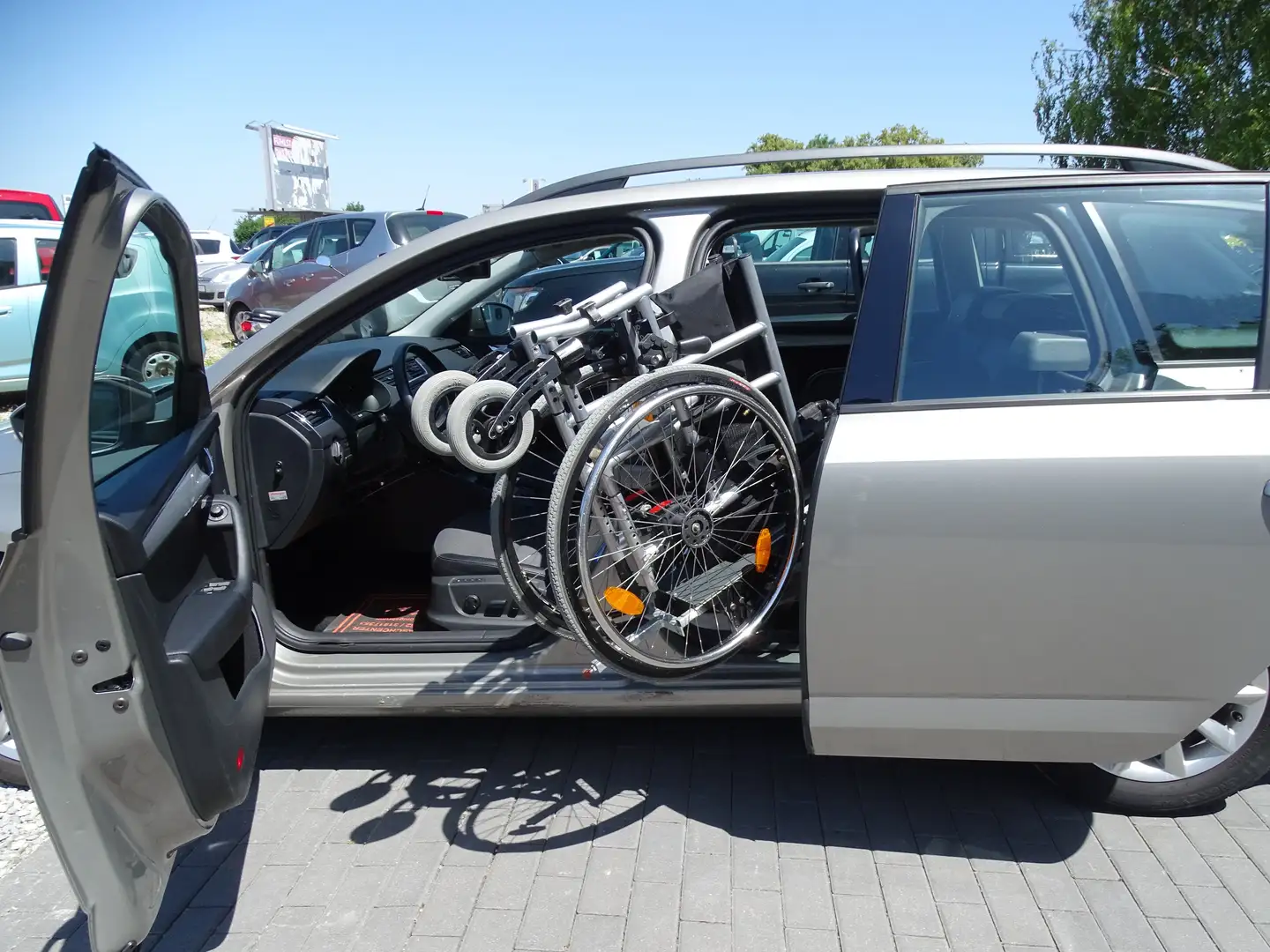 Skoda Octavia Combi 1.2 TSI Green tec DSG Style -ROLLSTUHLUMBAU* Braun - 2