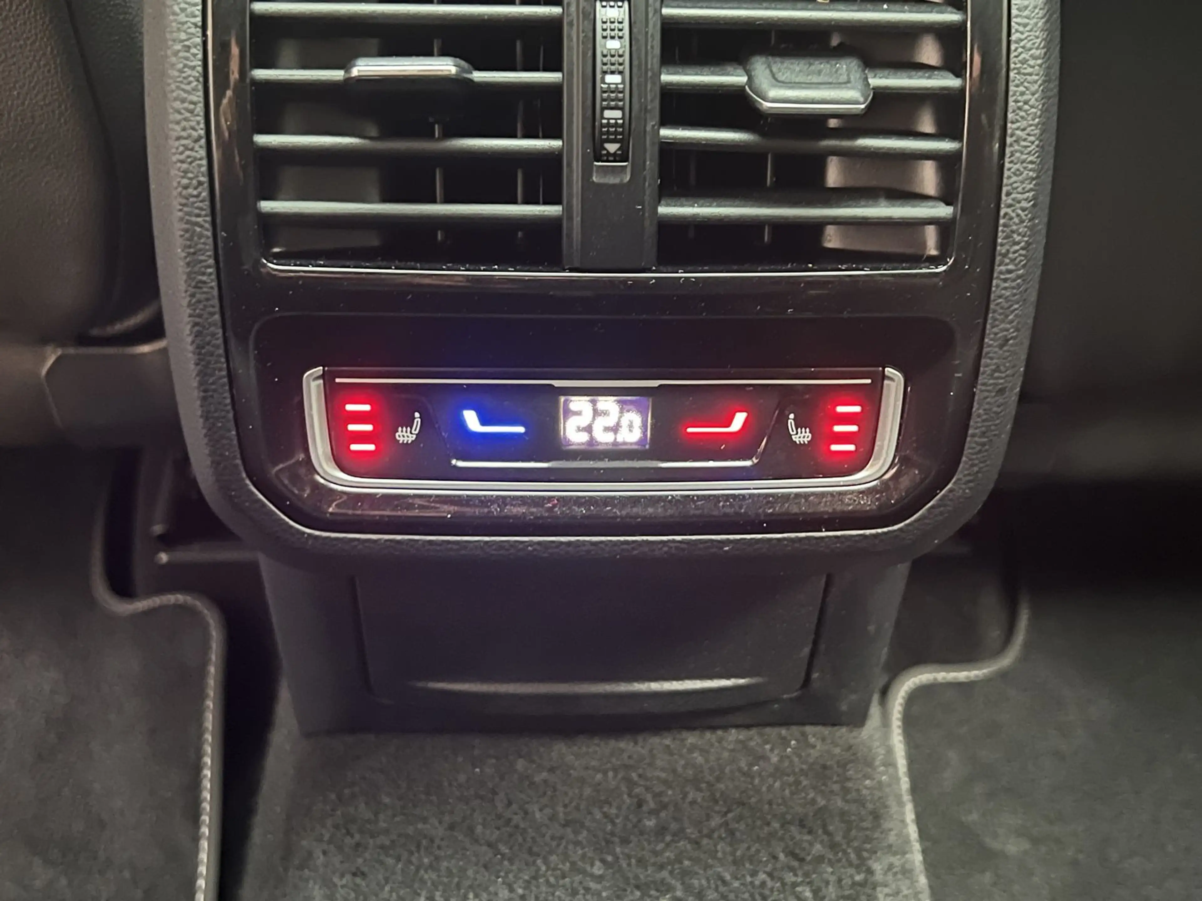 Volkswagen Arteon R-Line DSG Navi Kamera Pano LED CarPlay — photo 12