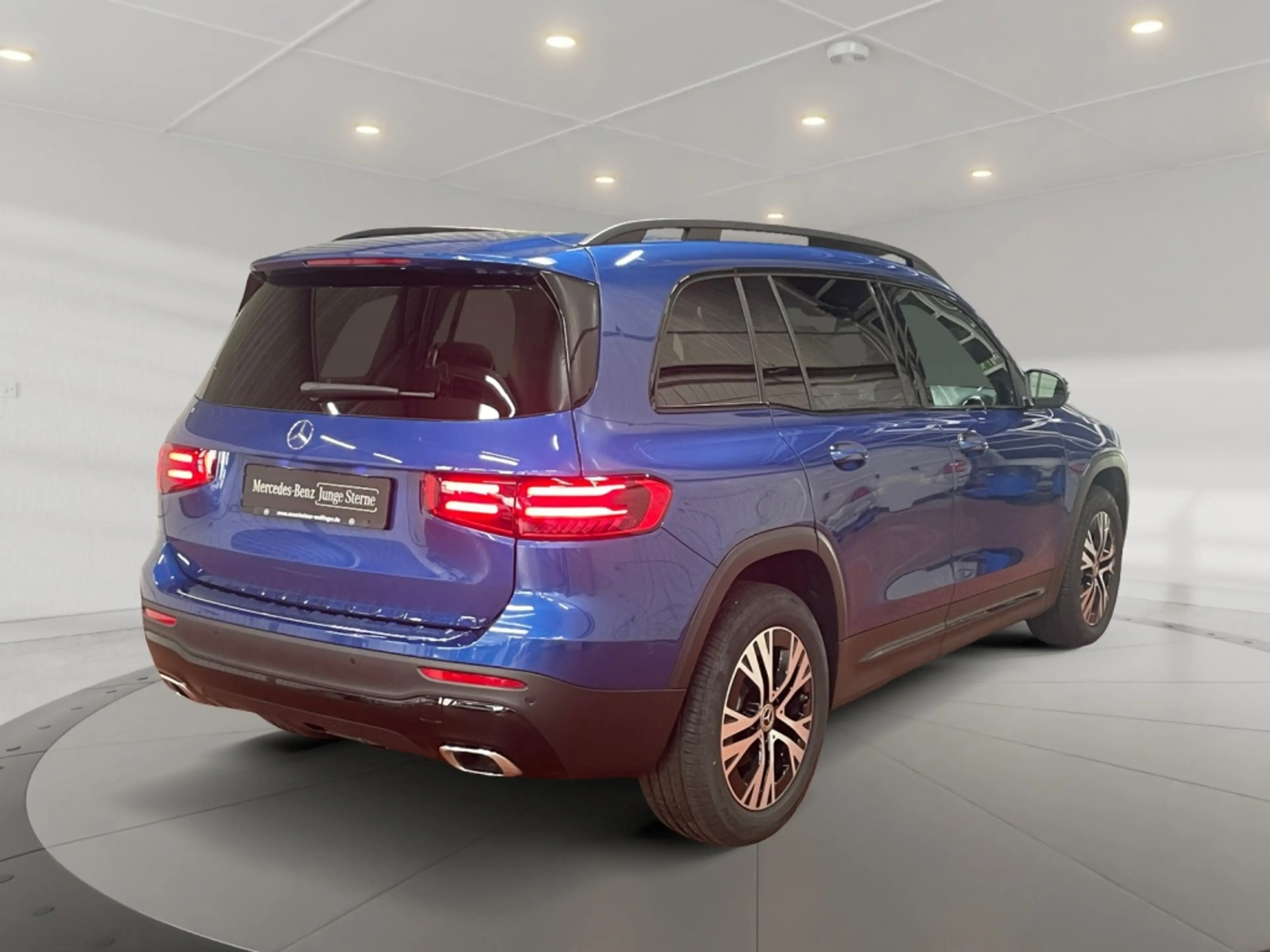 Mercedes-Benz GLB 180 d Progressive MBUX+Progressive+MBeam+AHK — photo 4