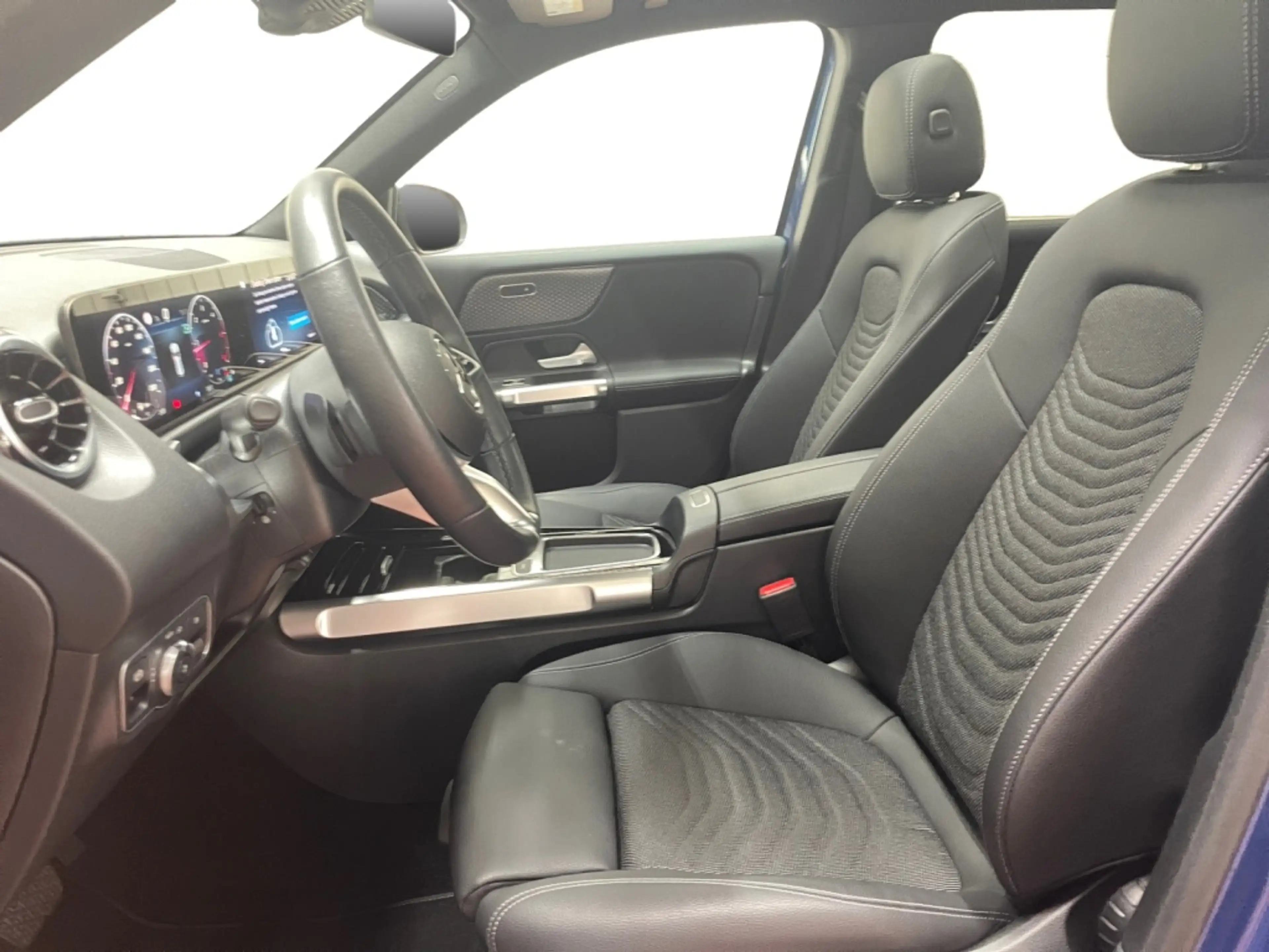 Mercedes-Benz GLB 180 d Progressive MBUX+Progressive+MBeam+AHK — photo 9