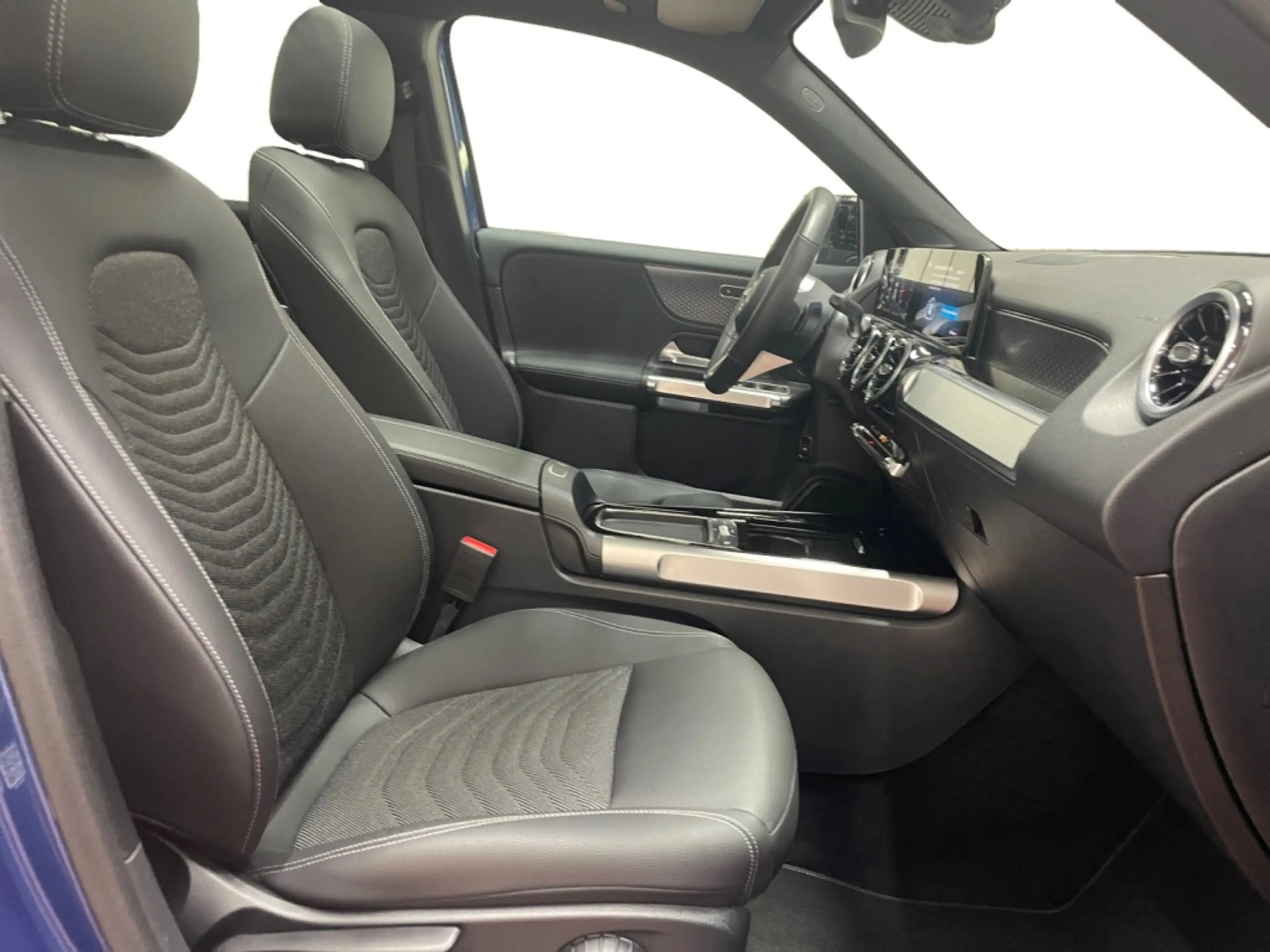 Mercedes-Benz GLB 180 d Progressive MBUX+Progressive+MBeam+AHK — photo 10