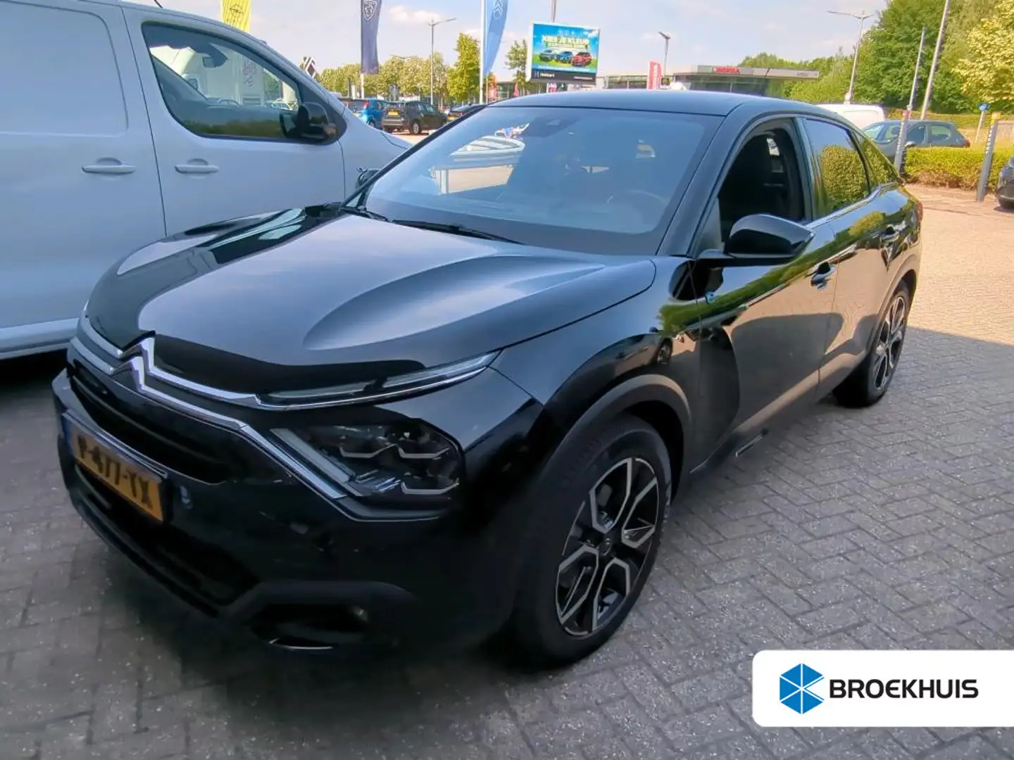 Citroen E-C4 Electric Shine 50 kWh | Panorama dak | Stoelverwarming | Le Zwart - 1