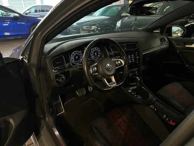 Volkswagen Golf view 5