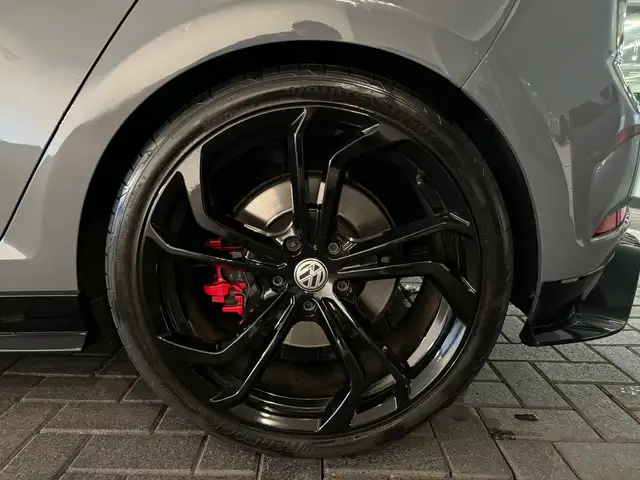 Volkswagen Golf view 13
